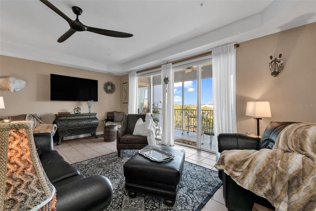Activo con contrato: $225,000 (3 camas, 2 baños, 1497 Pies cuadrados)