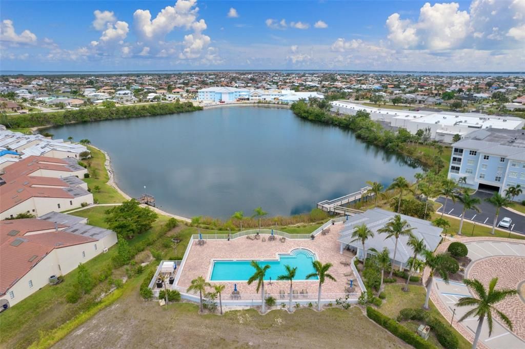 Activo con contrato: $225,000 (3 camas, 2 baños, 1497 Pies cuadrados)