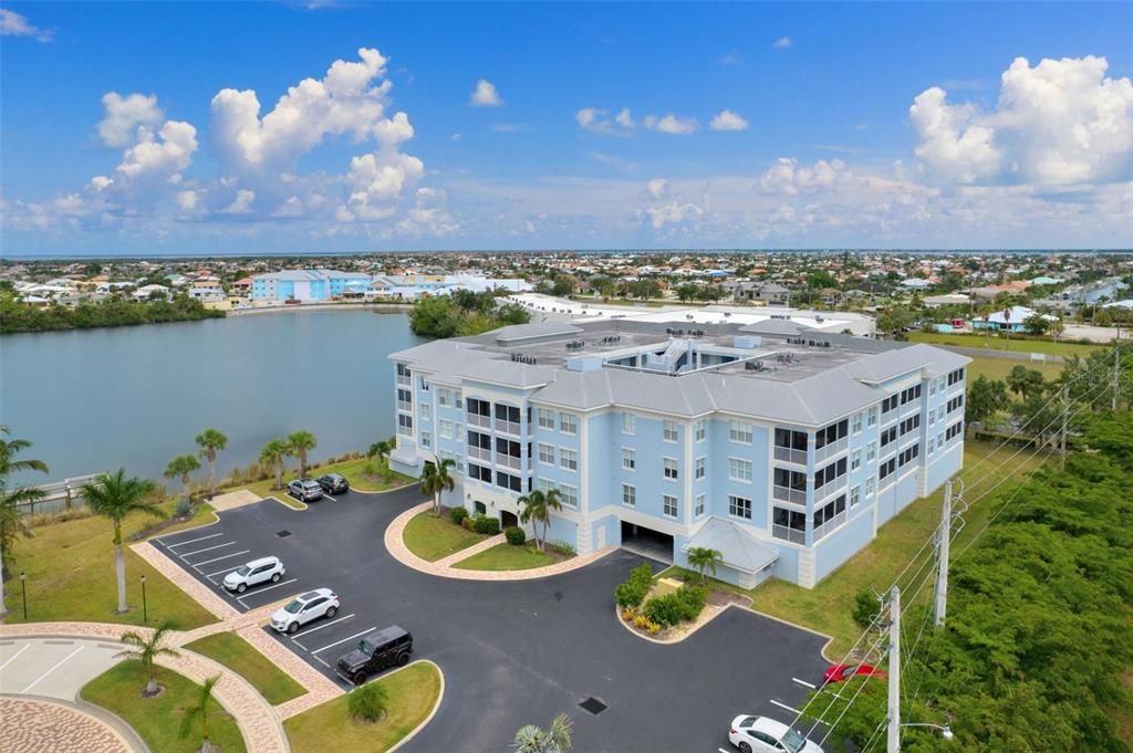 Activo con contrato: $225,000 (3 camas, 2 baños, 1497 Pies cuadrados)