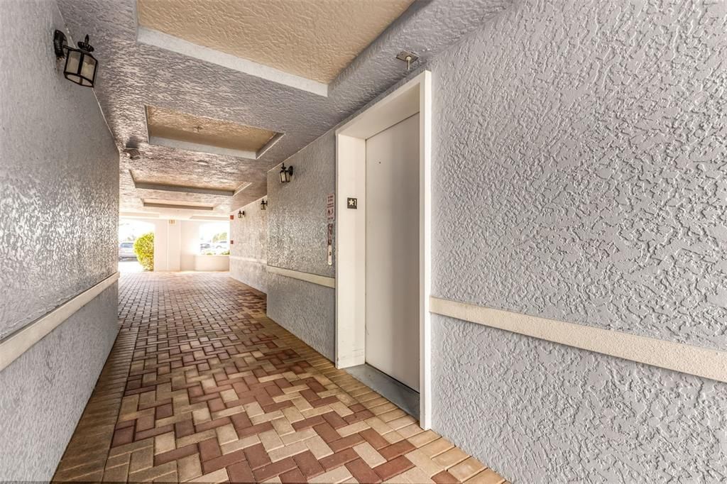 Activo con contrato: $225,000 (3 camas, 2 baños, 1497 Pies cuadrados)