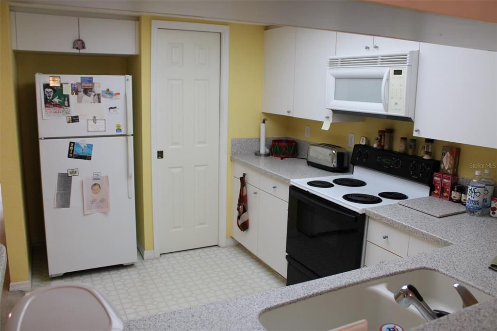 For Sale: $399,000 (3 beds, 4 baths, 1749 Square Feet)