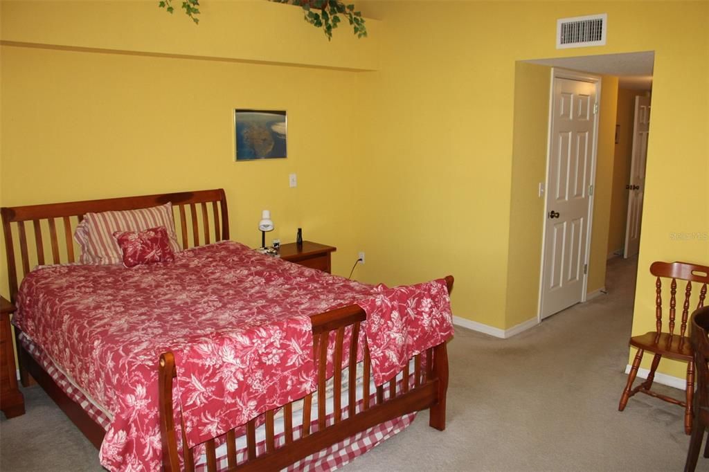 For Sale: $399,000 (3 beds, 4 baths, 1749 Square Feet)