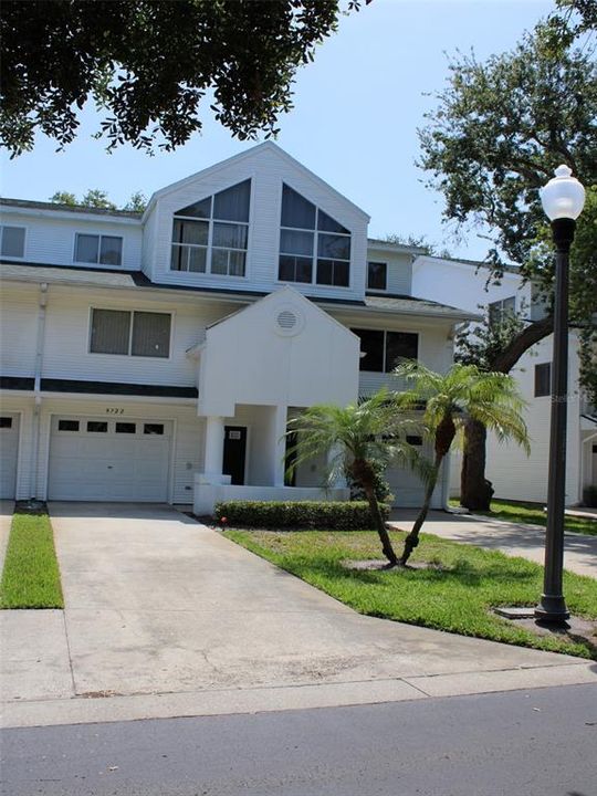 For Sale: $399,000 (3 beds, 4 baths, 1749 Square Feet)