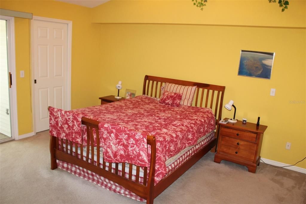 For Sale: $399,000 (3 beds, 4 baths, 1749 Square Feet)
