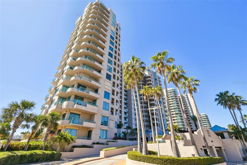 En Venta: $3,499,000 (4 camas, 4 baños, 4336 Pies cuadrados)