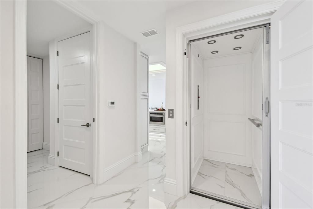 En Venta: $3,499,000 (4 camas, 4 baños, 4336 Pies cuadrados)