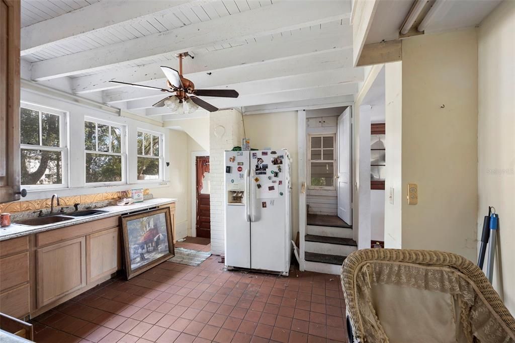 Active With Contract: $299,000 (3 beds, 3 baths, 3982 Square Feet)