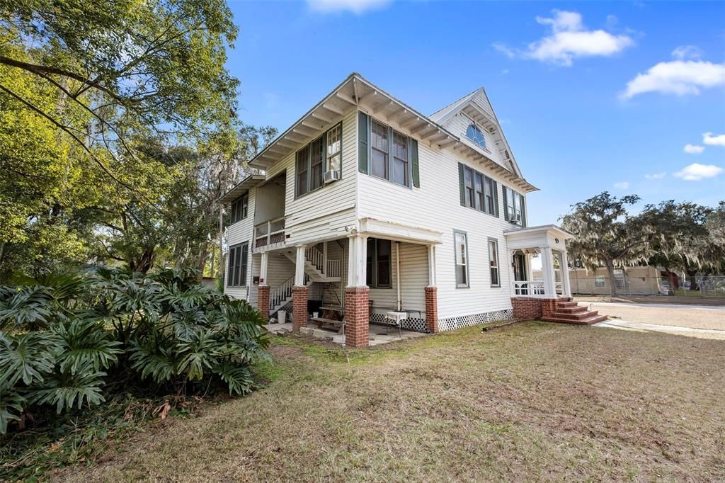 Active With Contract: $299,000 (3 beds, 3 baths, 3982 Square Feet)