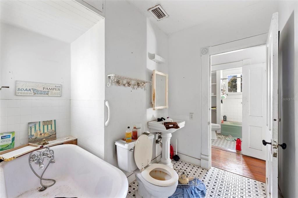 Active With Contract: $299,000 (3 beds, 3 baths, 3982 Square Feet)