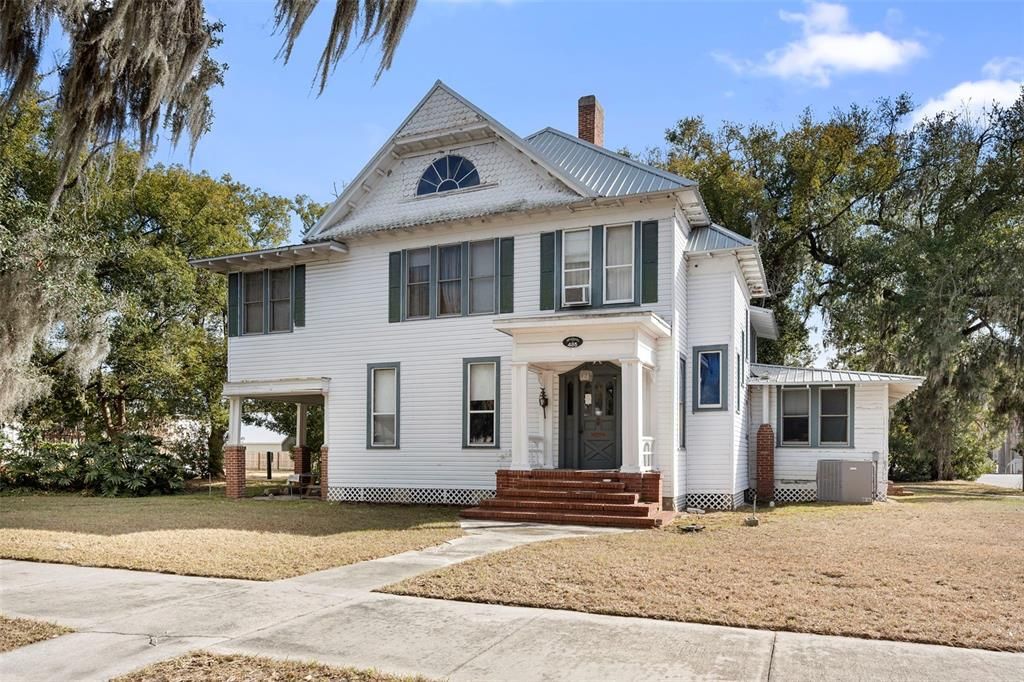 Active With Contract: $299,000 (3 beds, 3 baths, 3982 Square Feet)