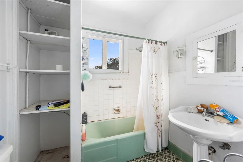 Active With Contract: $299,000 (3 beds, 3 baths, 3982 Square Feet)