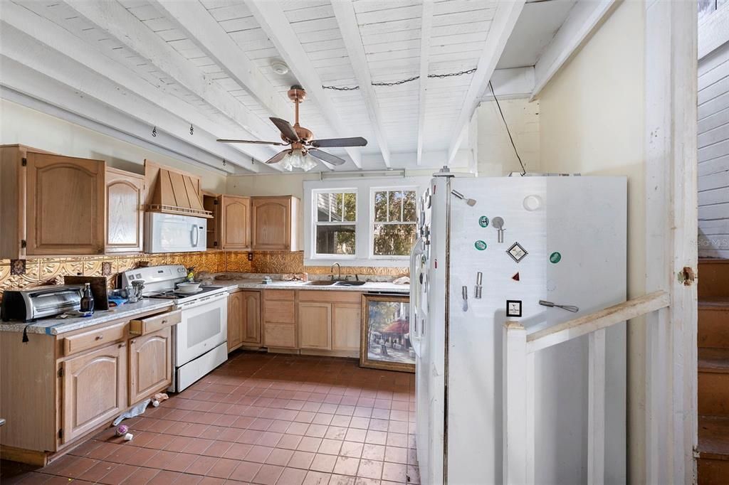 Active With Contract: $299,000 (3 beds, 3 baths, 3982 Square Feet)