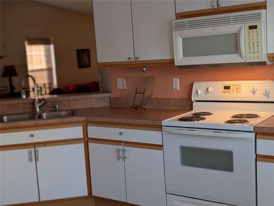 For Sale: $215,000 (2 beds, 2 baths, 1240 Square Feet)