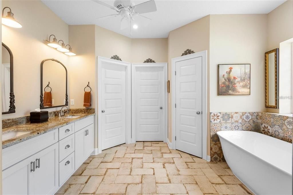 For Sale: $1,199,000 (3 beds, 4 baths, 3313 Square Feet)