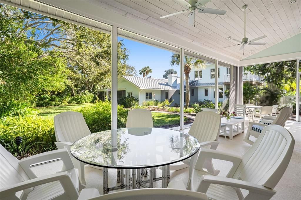 For Sale: $3,890,000 (3 beds, 3 baths, 4685 Square Feet)