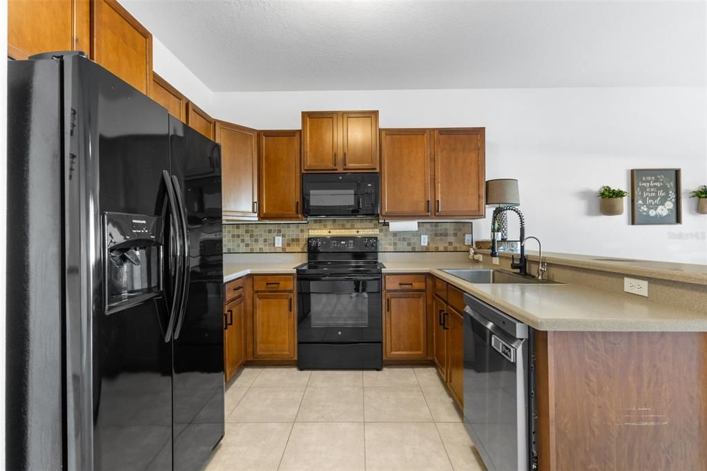 На продажу: $229,900 (3 спален, 2 ванн, 1632 Квадратных фут)