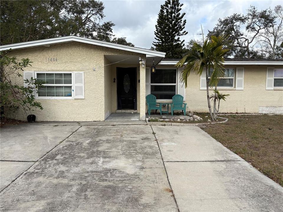 Activo con contrato: $239,000 (4 camas, 2 baños, 1621 Pies cuadrados)