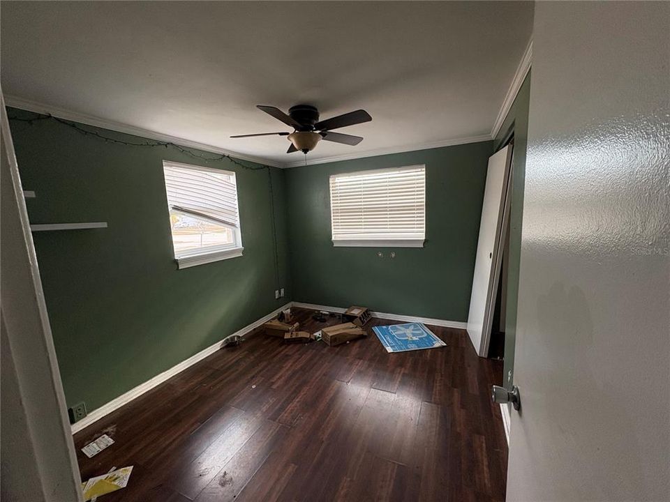 Activo con contrato: $239,000 (4 camas, 2 baños, 1621 Pies cuadrados)