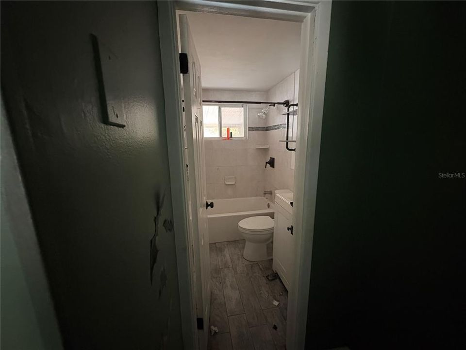 Activo con contrato: $239,000 (4 camas, 2 baños, 1621 Pies cuadrados)