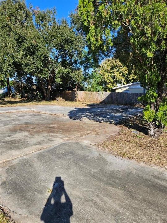 На продажу: $44,500 (0.15 acres)