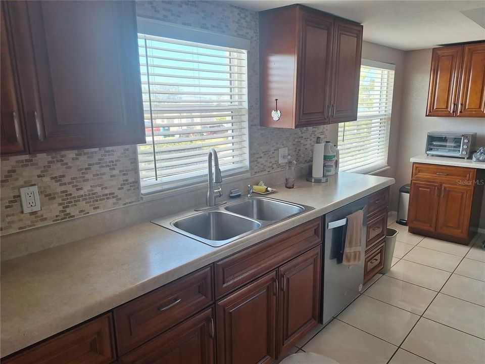 Activo con contrato: $899,000 (5 camas, 3 baños, 1950 Pies cuadrados)