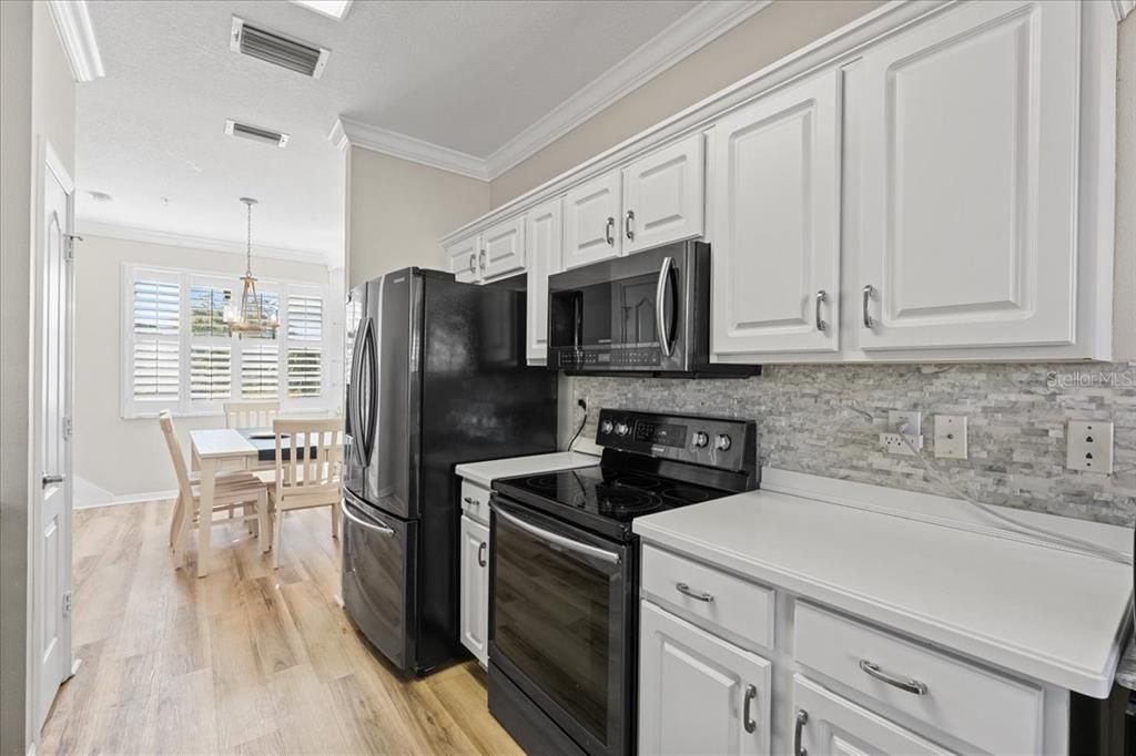 На продажу: $235,000 (2 спален, 2 ванн, 1400 Квадратных фут)
