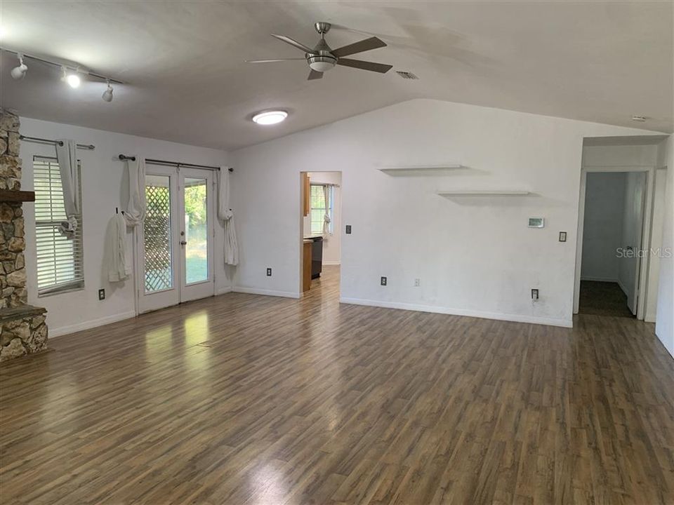 En Venta: $235,900 (3 camas, 2 baños, 1590 Pies cuadrados)