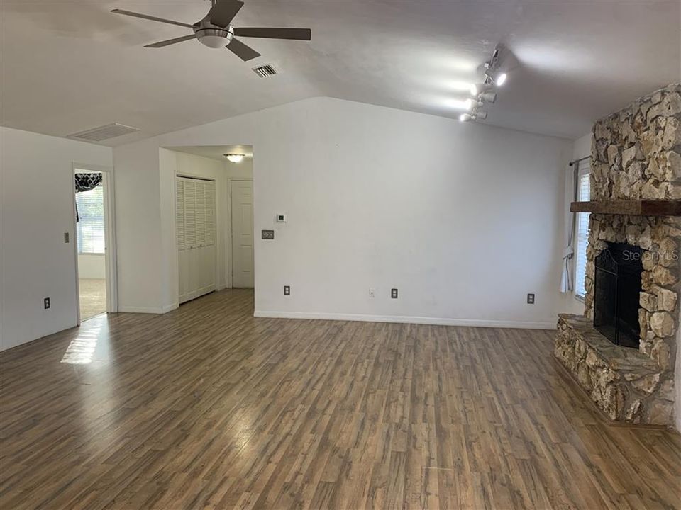 En Venta: $235,900 (3 camas, 2 baños, 1590 Pies cuadrados)