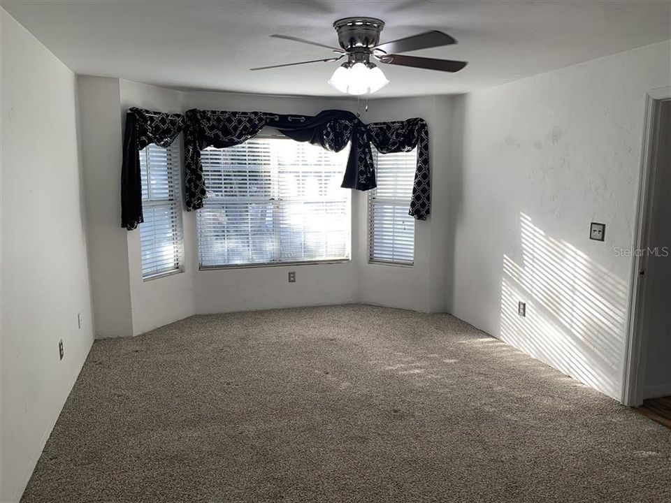 En Venta: $235,900 (3 camas, 2 baños, 1590 Pies cuadrados)