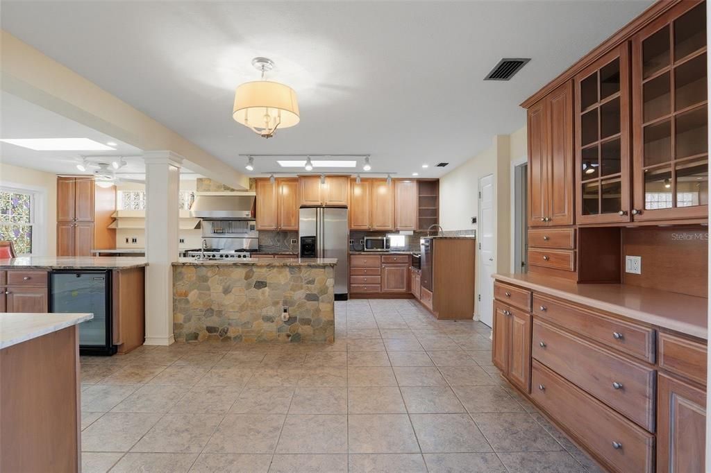 Active With Contract: $550,000 (3 beds, 2 baths, 1818 Square Feet)