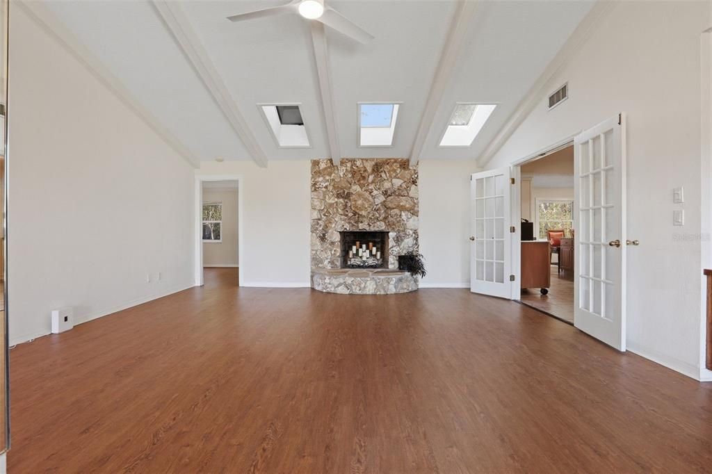 Active With Contract: $550,000 (3 beds, 2 baths, 1818 Square Feet)