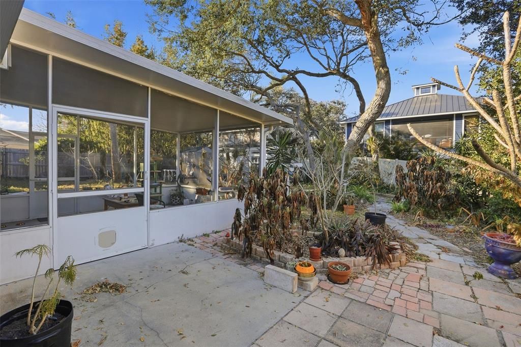 Active With Contract: $550,000 (3 beds, 2 baths, 1818 Square Feet)