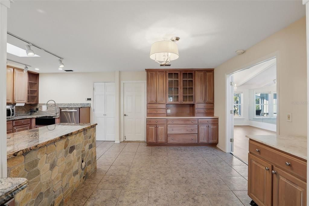 Active With Contract: $550,000 (3 beds, 2 baths, 1818 Square Feet)