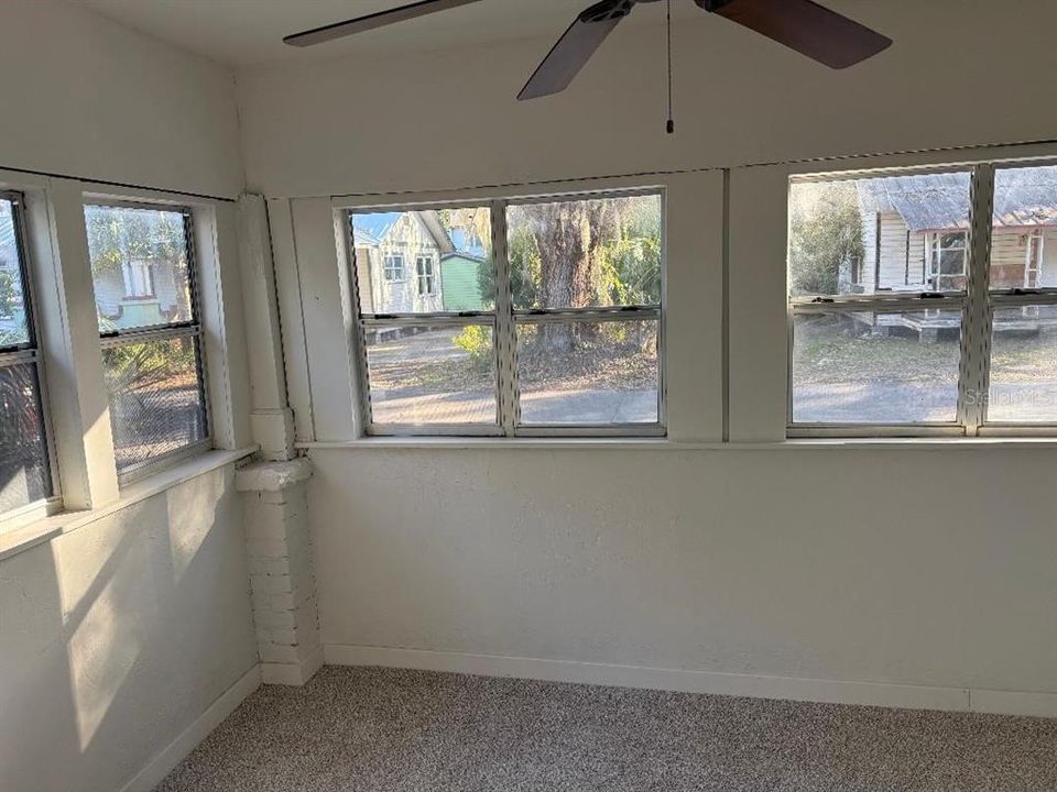 На продажу: $174,900 (3 спален, 1 ванн, 1493 Квадратных фут)