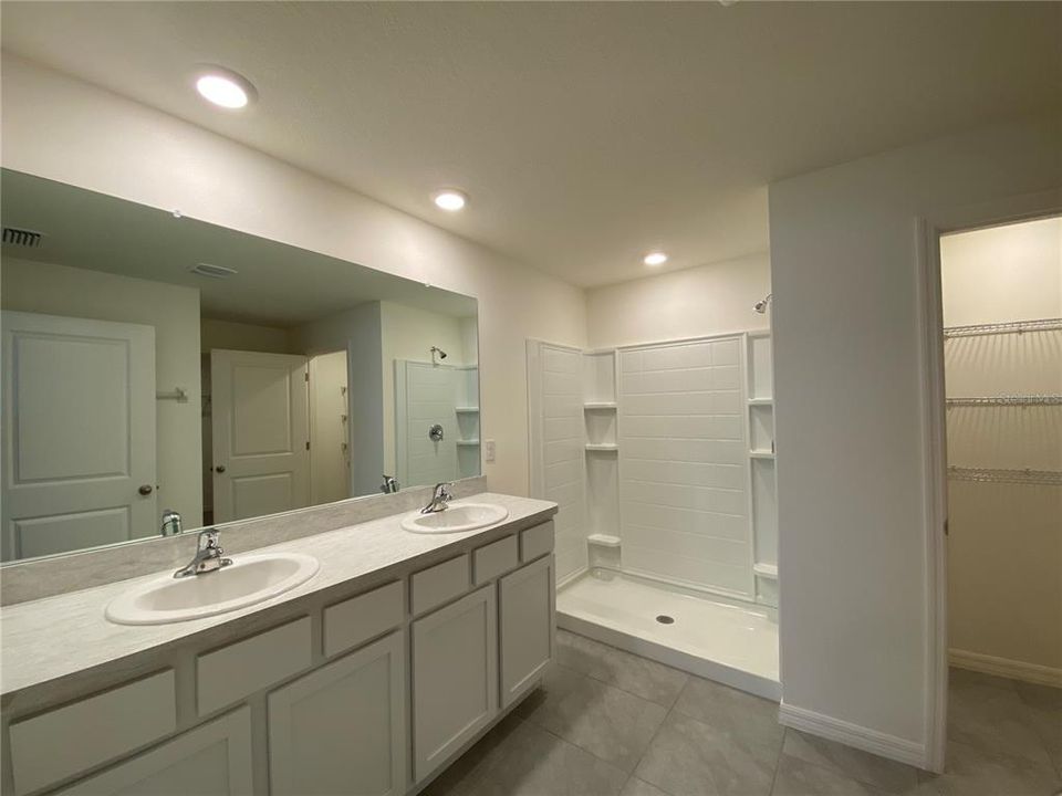 For Rent: $1,695 (4 beds, 2 baths, 1864 Square Feet)