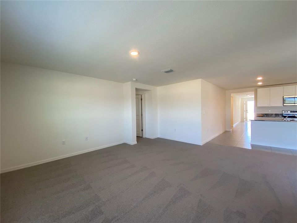 For Rent: $1,695 (4 beds, 2 baths, 1864 Square Feet)