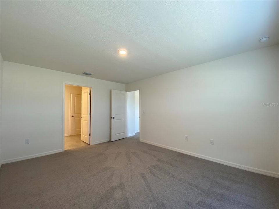 For Rent: $1,695 (4 beds, 2 baths, 1864 Square Feet)