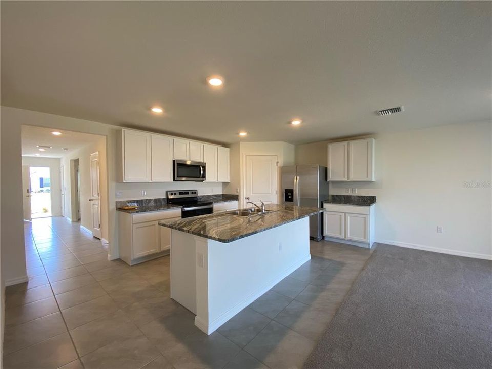 For Rent: $1,695 (4 beds, 2 baths, 1864 Square Feet)