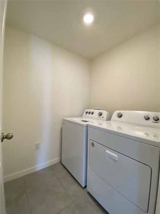 For Rent: $1,695 (4 beds, 2 baths, 1864 Square Feet)