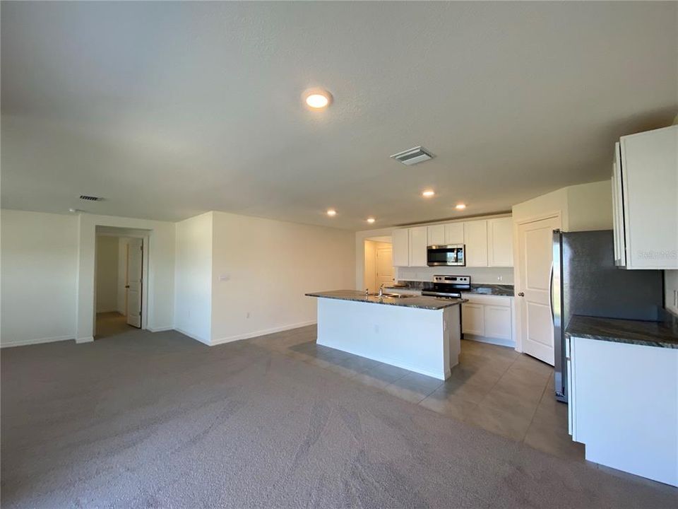 For Rent: $1,695 (4 beds, 2 baths, 1864 Square Feet)