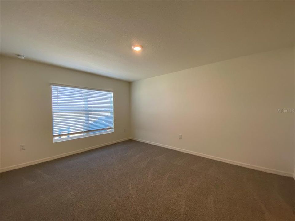 For Rent: $1,695 (4 beds, 2 baths, 1864 Square Feet)