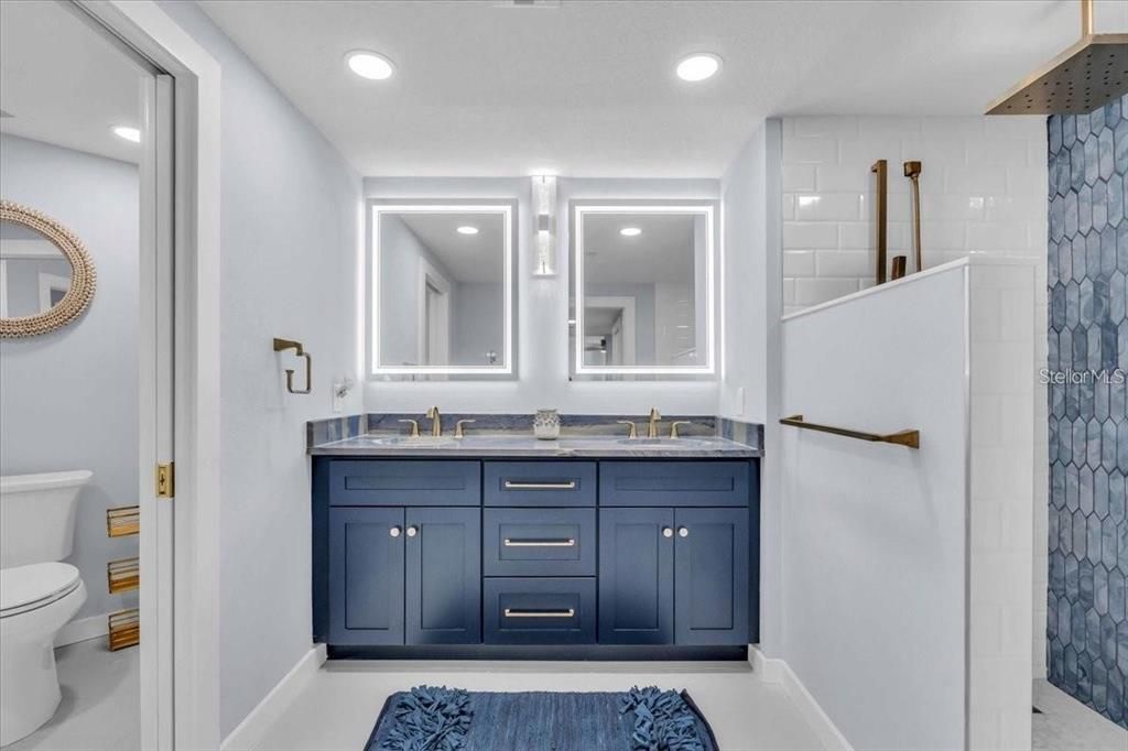 For Sale: $1,695,000 (2 beds, 2 baths, 1585 Square Feet)