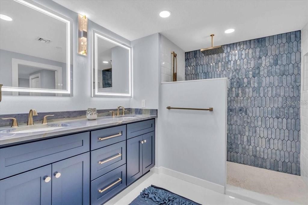For Sale: $1,695,000 (2 beds, 2 baths, 1585 Square Feet)