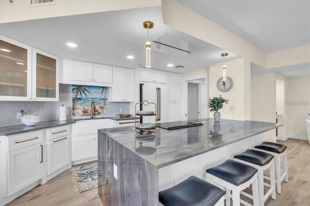 For Sale: $1,695,000 (2 beds, 2 baths, 1585 Square Feet)