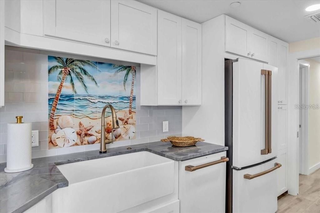 For Sale: $1,695,000 (2 beds, 2 baths, 1585 Square Feet)