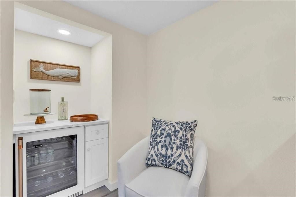 For Sale: $1,695,000 (2 beds, 2 baths, 1585 Square Feet)