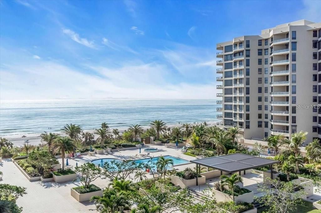 For Sale: $1,695,000 (2 beds, 2 baths, 1585 Square Feet)