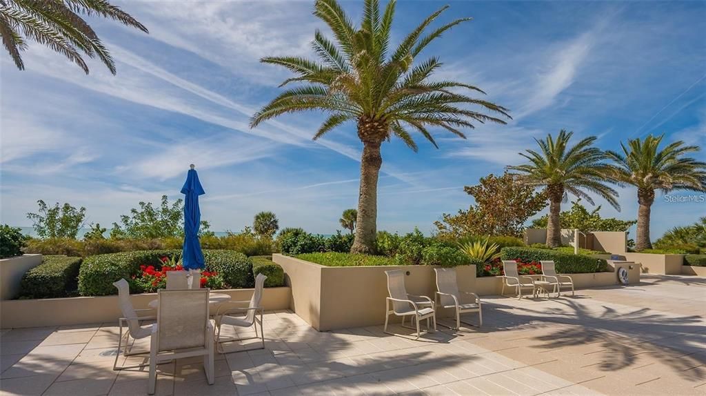 For Sale: $1,695,000 (2 beds, 2 baths, 1585 Square Feet)