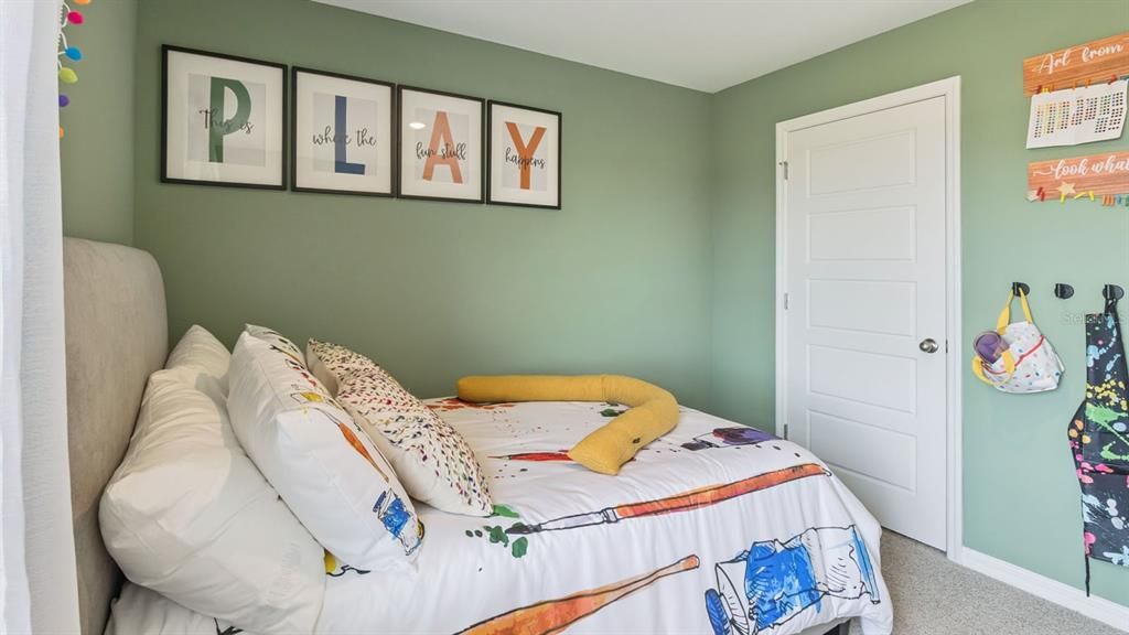 Activo con contrato: $325,990 (4 camas, 2 baños, 1665 Pies cuadrados)