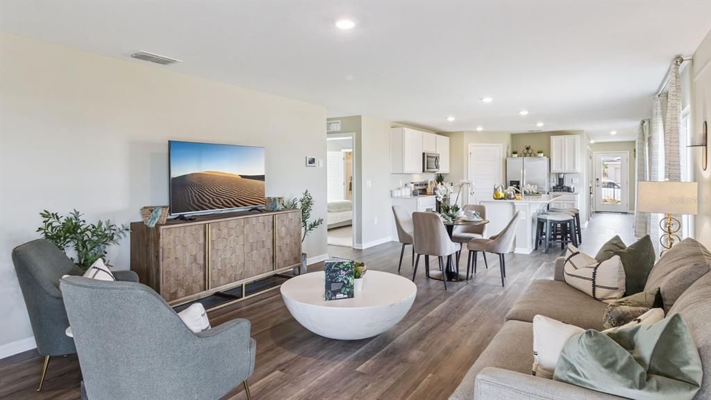Activo con contrato: $325,990 (4 camas, 2 baños, 1665 Pies cuadrados)